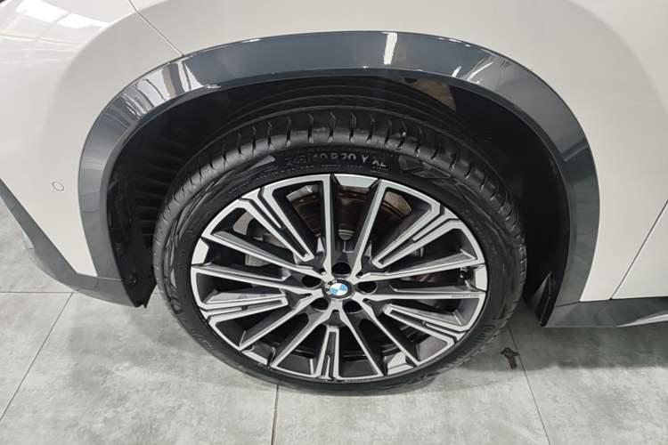 Used BMW X1 2023 xDrive25Li X Design Package Left Front Wheel Hub