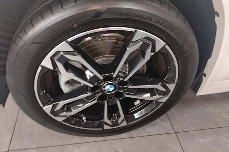 Used BMW X1 2023 sDrive25Li M Sport Package Left Front Wheel Hub