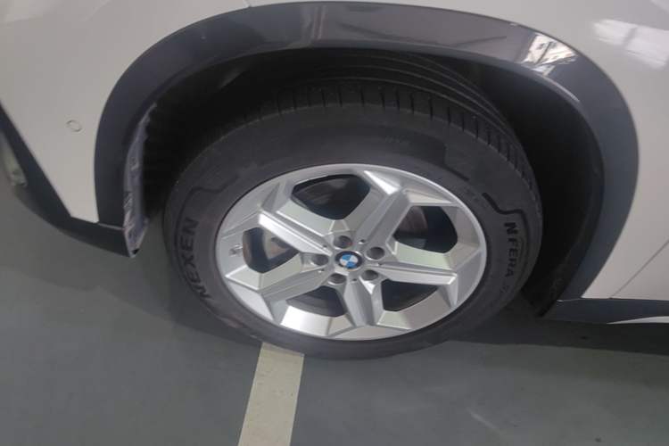 Used BMW X1 2023 sDrive20Li X Design Package Left Front Wheel Hub