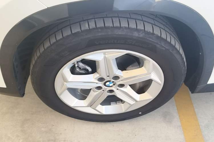Used BMW X1 2023 sDrive20Li X Design Package Left Front Wheel Hub