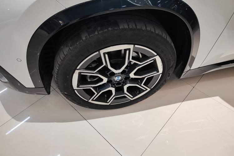 Used BMW X1 2023 sDrive25Li X Design Package Left Front Wheel Hub