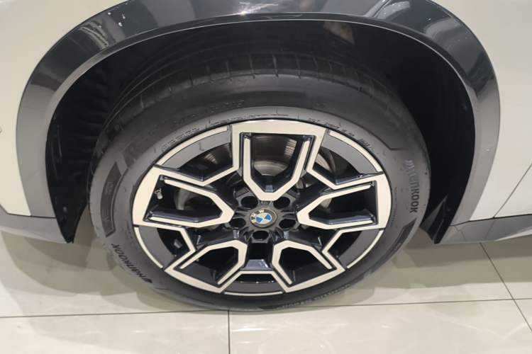 Used BMW X1 2023 sDrive25Li X Design Package Left Front Wheel Hub