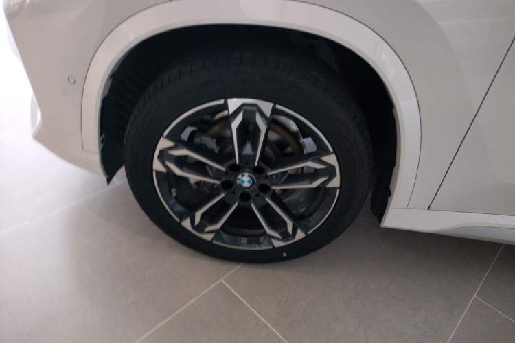 Used BMW X1 2023 sDrive25Li M Sport Package Left Front Wheel Hub
