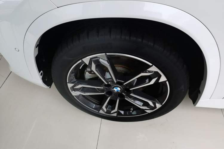 Used BMW X1 2023 sDrive25Li M Sport Package Left Front Wheel Hub