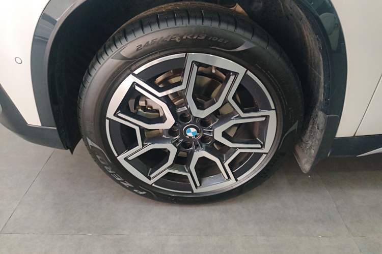 Used BMW X1 2023 sDrive25Li X Design Package Left Front Wheel Hub