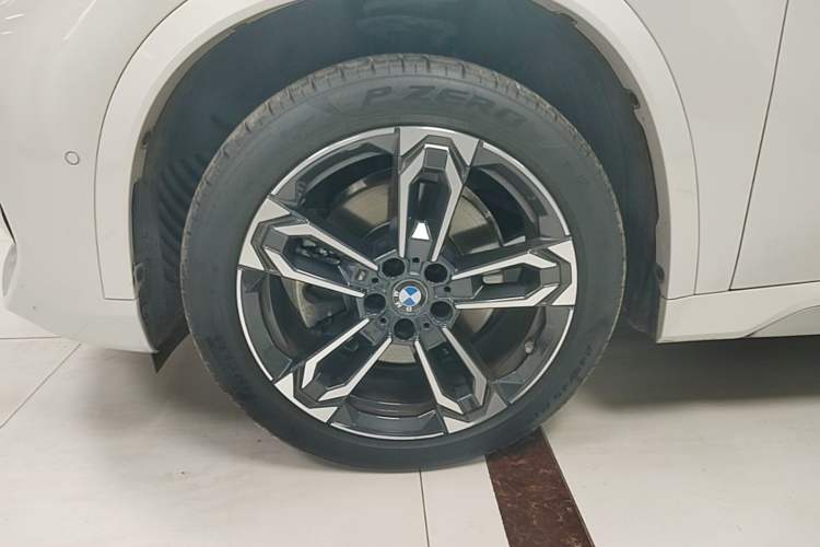 Used BMW X1 2023 sDrive25Li M Sport Package Left Front Wheel Hub