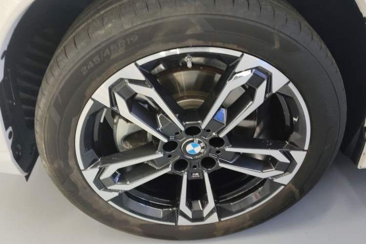 Used BMW X1 2023 sDrive25Li M Sport Package Left Front Wheel Hub