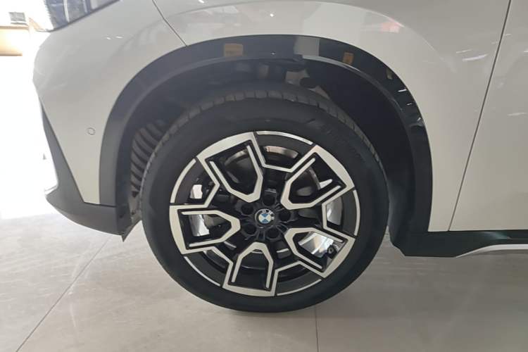 Used BMW X1 2023 sDrive25Li X Design Package Left Front Wheel Hub