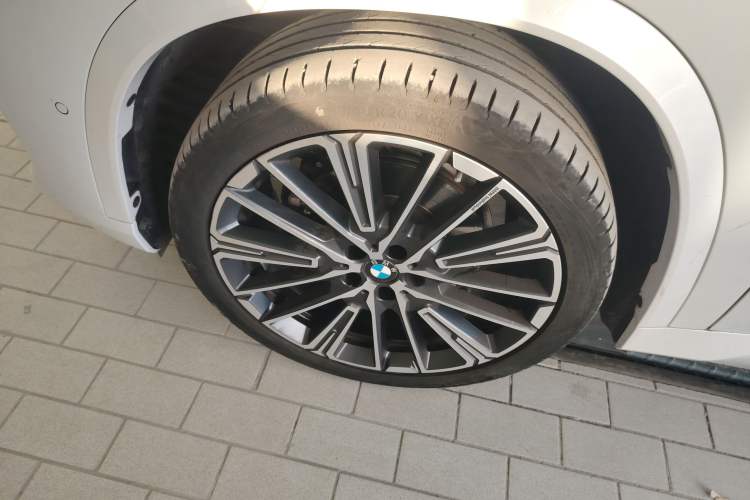 Used BMW X1 2023 xDrive25Li M Sport Package Left Front Wheel Hub