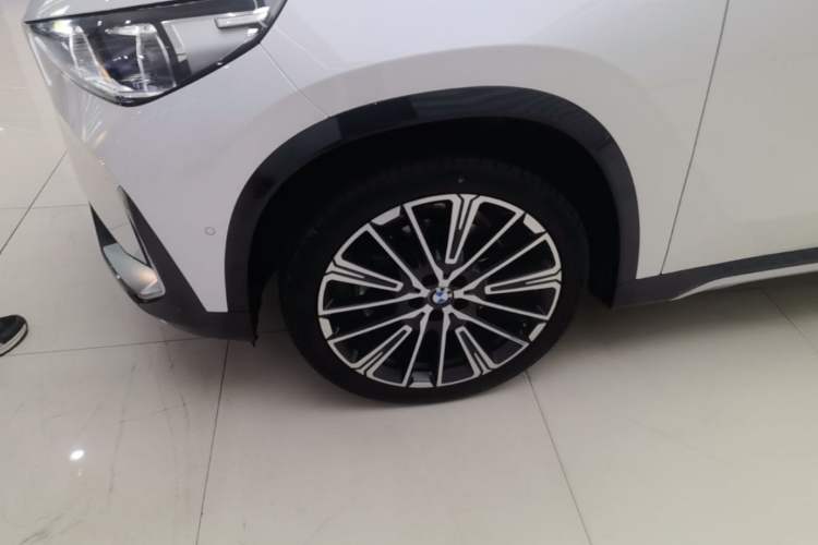 Used BMW X1 2023 xDrive25Li X Design Package Left Front Wheel Hub