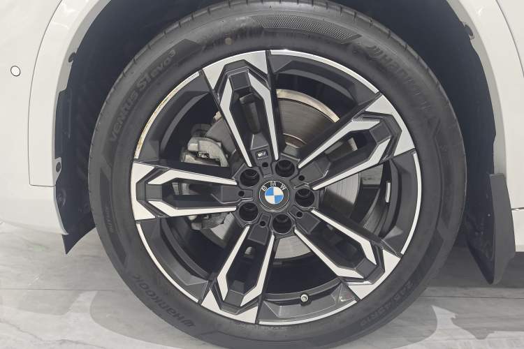 Used BMW X1 2023 sDrive25Li M Sport Package Left Front Wheel Hub