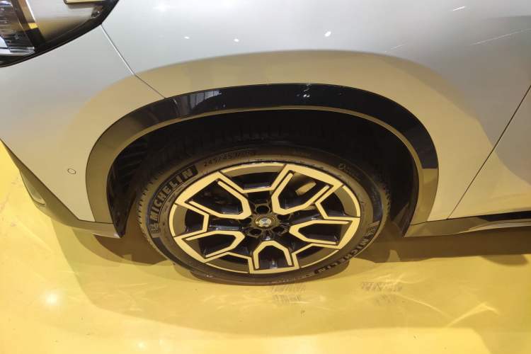 Used BMW X1 2023 sDrive25Li X Design Package Left Front Wheel Hub