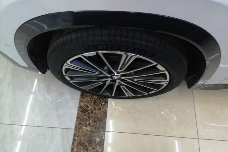 Used BMW X1 2023 xDrive25Li X Design Package Left Front Wheel Hub