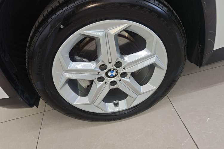 Used BMW X1 2023 sDrive20Li X Design Package Left Front Wheel Hub