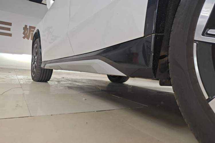 Used BMW X1 2023 sDrive25Li X Design Package Left Side Sill