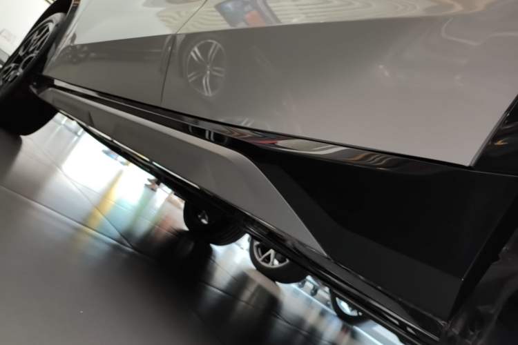 Used BMW X1 2023 sDrive25Li X Design Package Left Side Sill