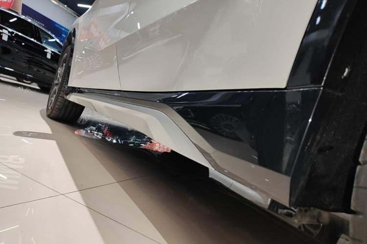 Used BMW X1 2023 sDrive25Li X Design Package Left Side Sill