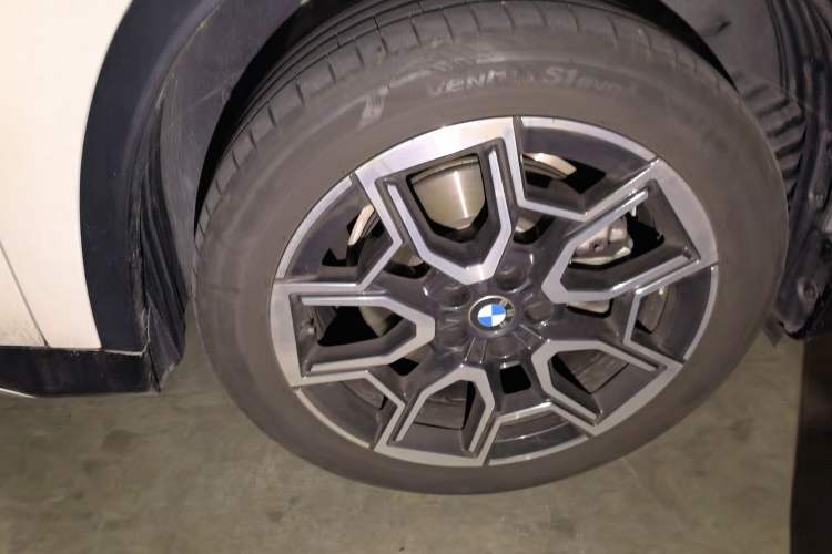 Used BMW X1 2023 sDrive25Li X Design Package Right Front Wheel Hub