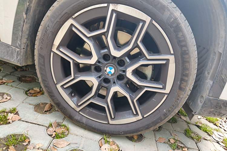 Used BMW X1 2023 sDrive25Li X Design Package Right Front Wheel Hub