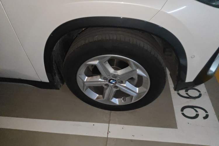 Used BMW X1 2023 sDrive20Li X Design Package Right Front Wheel Hub