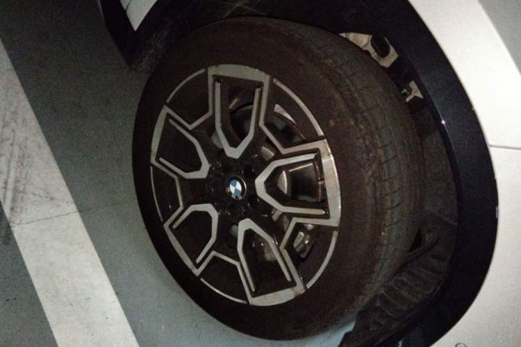 Used BMW X1 2023 sDrive25Li X Design Package Right Front Wheel Hub