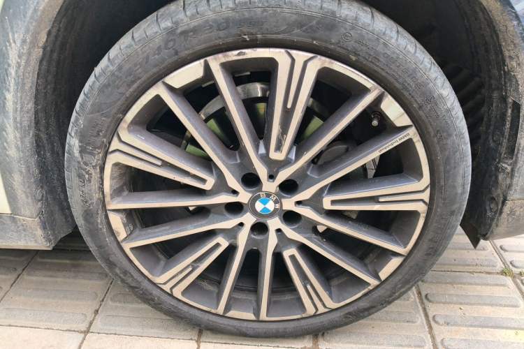 Used BMW X1 2023 xDrive25Li X Design Package Right Front Wheel Hub