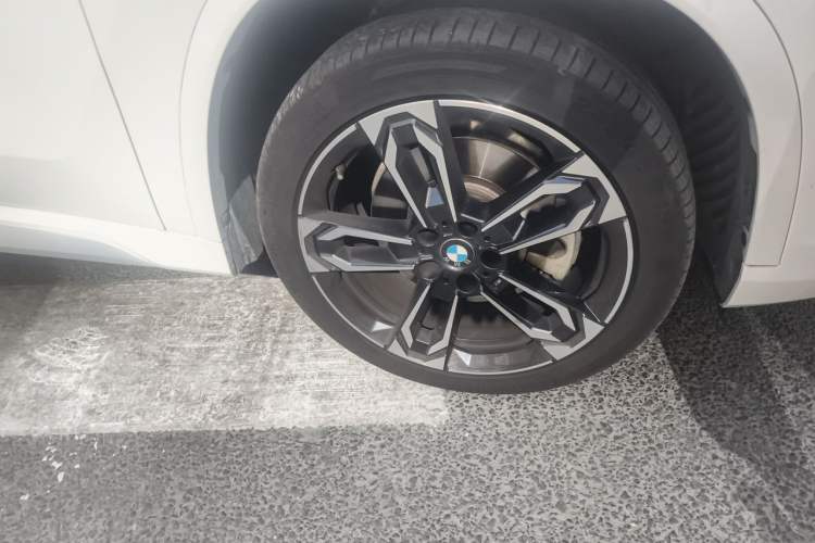 Used BMW X1 2023 sDrive25Li M Sport Package Right Front Wheel Hub