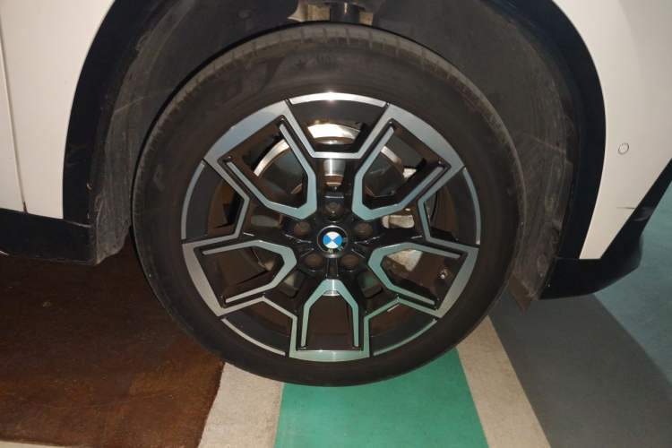 Used BMW X1 2023 sDrive25Li X Design Package Right Front Wheel Hub
