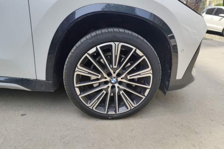 Used BMW X1 2023 xDrive25Li X Design Package Right Front Wheel Hub