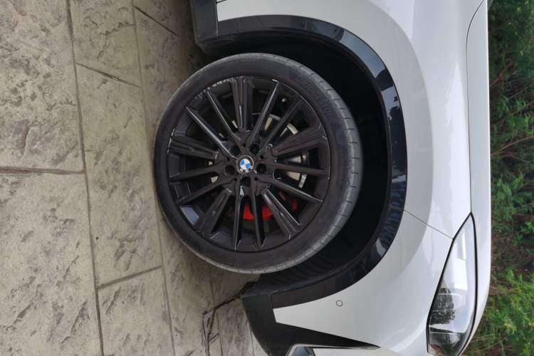 Used BMW X1 2023 xDrive25Li X Design Package Right Front Wheel Hub