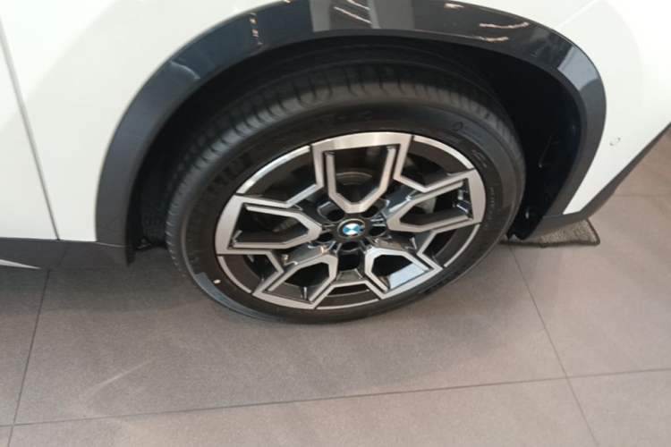 Used BMW X1 2023 sDrive25Li X Design Package Right Front Wheel Hub