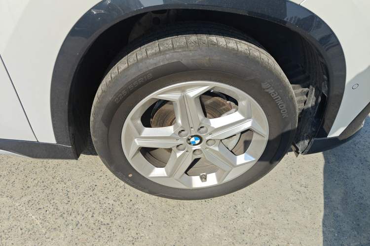 Used BMW X1 2023 sDrive20Li X Design Package Right Front Wheel Hub