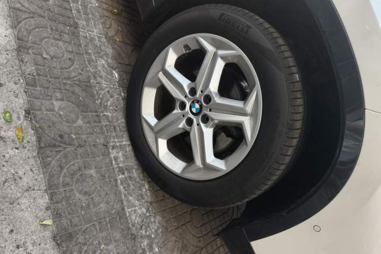 Used BMW X1 2023 sDrive20Li X Design Package Right Front Wheel Hub