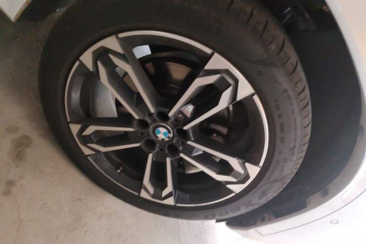 Used BMW X1 2023 sDrive25Li M Sport Package Right Front Wheel Hub