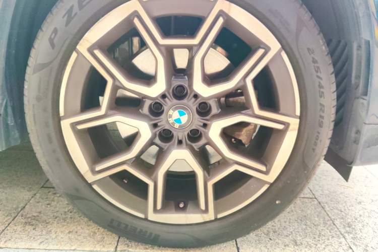 Used BMW X1 2023 sDrive25Li X Design Package Right Front Wheel Hub