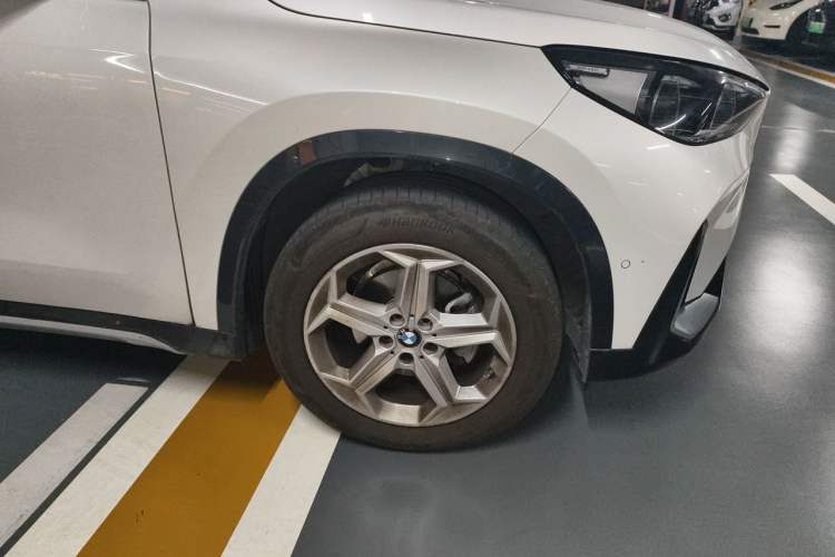 Used BMW X1 2023 sDrive20Li X Design Package Right Front Wheel Hub