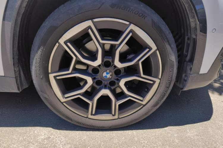 Used BMW X1 2023 sDrive25Li X Design Package Right Front Wheel Hub