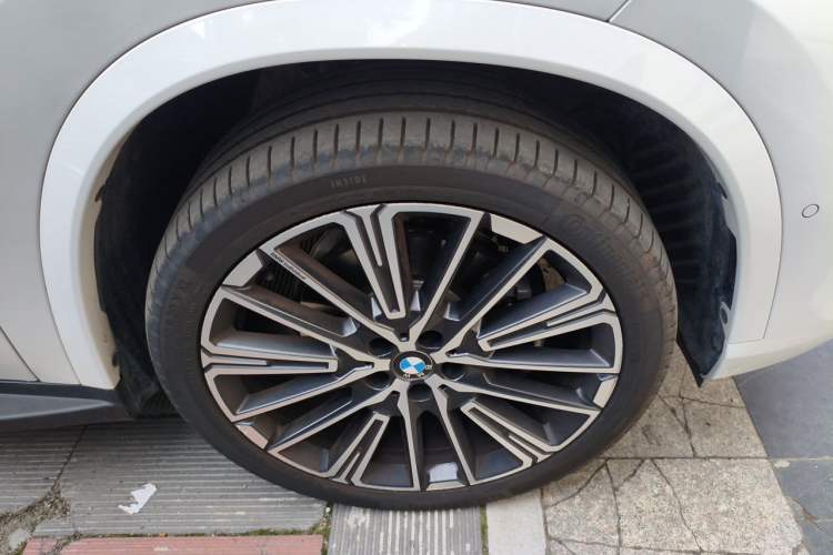 Used BMW X1 2023 xDrive25Li M Sport Package Right Front Wheel Hub