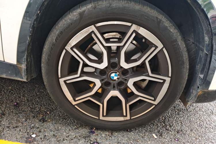 Used BMW X1 2023 sDrive25Li X Design Package Right Front Wheel Hub
