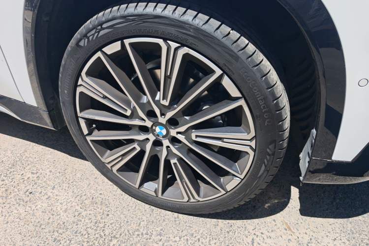 Used BMW X1 2023 xDrive25Li X Design Package Right Front Wheel Hub