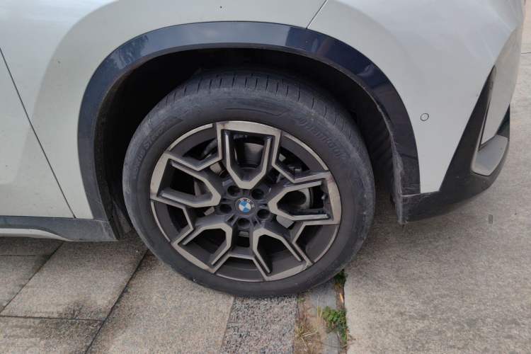 Used BMW X1 2023 sDrive25Li X Design Package Right Front Wheel Hub