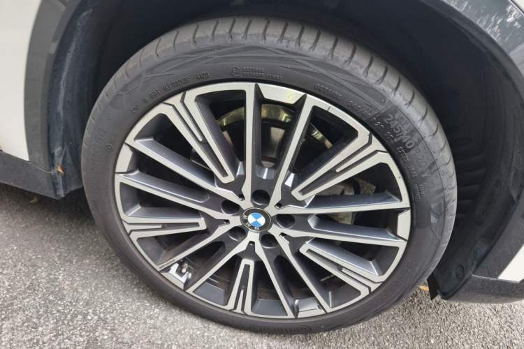 Used BMW X1 2023 xDrive25Li X Design Package Right Front Wheel Hub