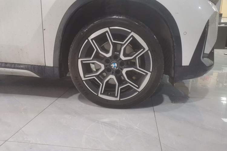 Used BMW X1 2023 sDrive25Li X Design Package Right Front Wheel Hub