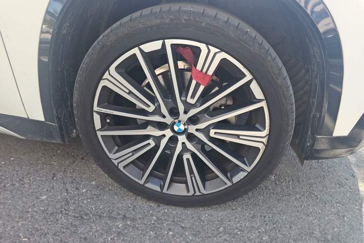Used BMW X1 2023 xDrive25Li X Design Package Right Front Wheel Hub