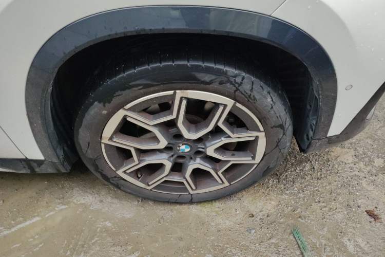 Used BMW X1 2023 sDrive25Li X Design Package Right Front Wheel Hub