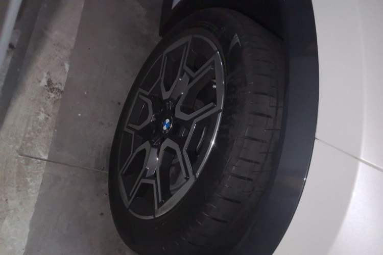 Used BMW X1 2023 sDrive25Li X Design Package Right Front Wheel Hub