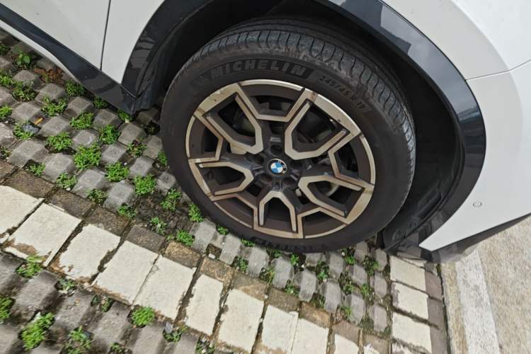 Used BMW X1 2023 sDrive25Li X Design Package Right Front Wheel Hub