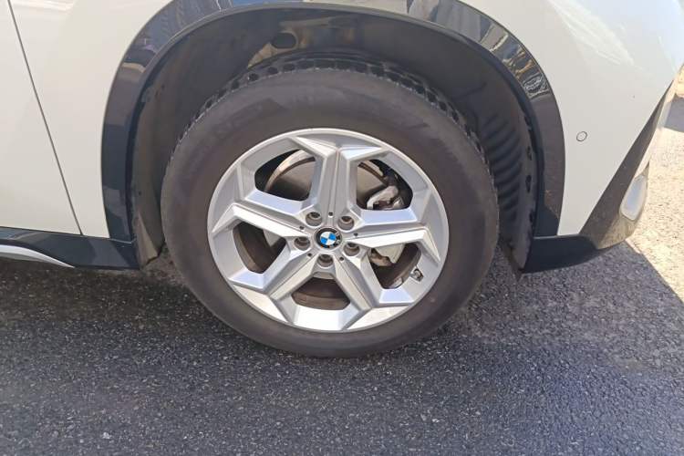 Used BMW X1 2023 sDrive20Li X Design Package Right Front Wheel Hub