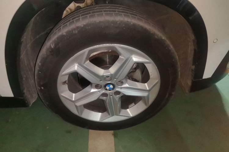 Used BMW X1 2023 sDrive20Li X Design Package Right Front Wheel Hub