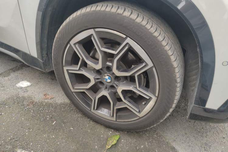 Used BMW X1 2023 sDrive25Li X Design Package Right Front Wheel Hub